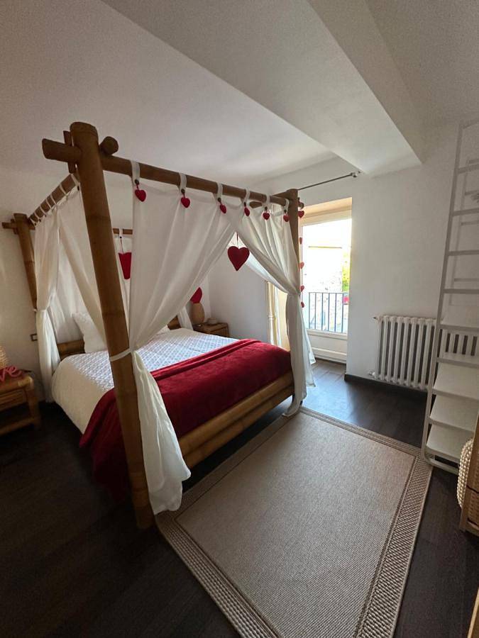 Maison d’hôte pour 2 personnes, avec Jacuzzi et Terrasse ainsi que Jardin et Piscine