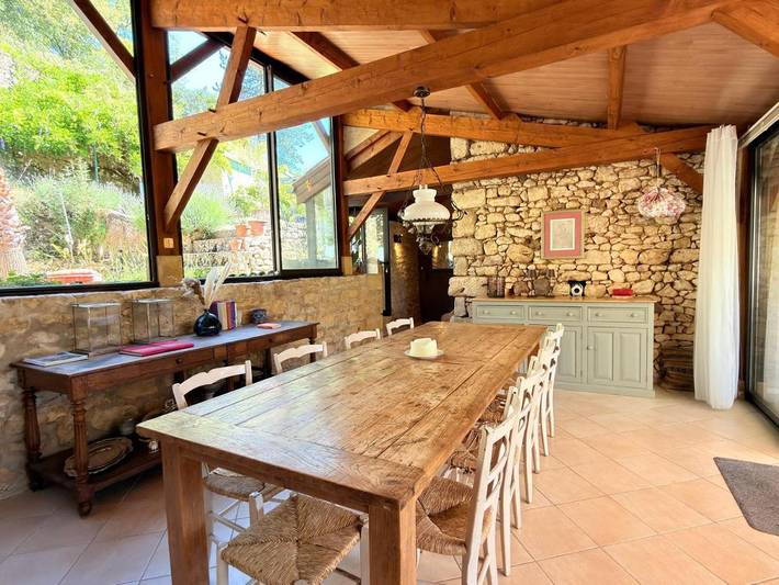 Location de vacances pour 10 personnes, avec Balcon et Terrasse ainsi que Jardin et Vue dans Office De Tourisme De Buisson De Cadouin