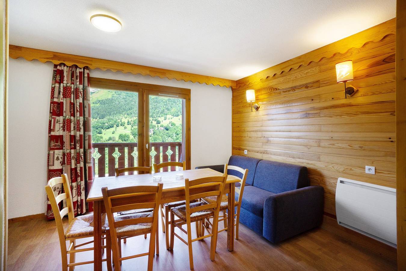 Apartamento entero, Apartamento 'A1 308 Appart Au Pied Des Pistes' con vistas a la montaña y balcón in Saint-François-Longchamp, Le Grand Domaine