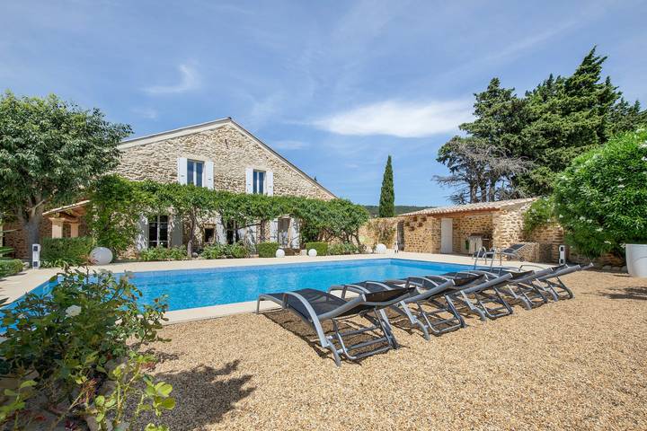 Villa pour 10 personnes, avec Terrasse ainsi que Jardin et Piscine à Uchaux