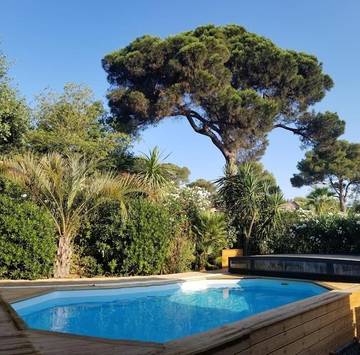 Chalet pour 5 personnes, avec jardin et piscine à Gassin