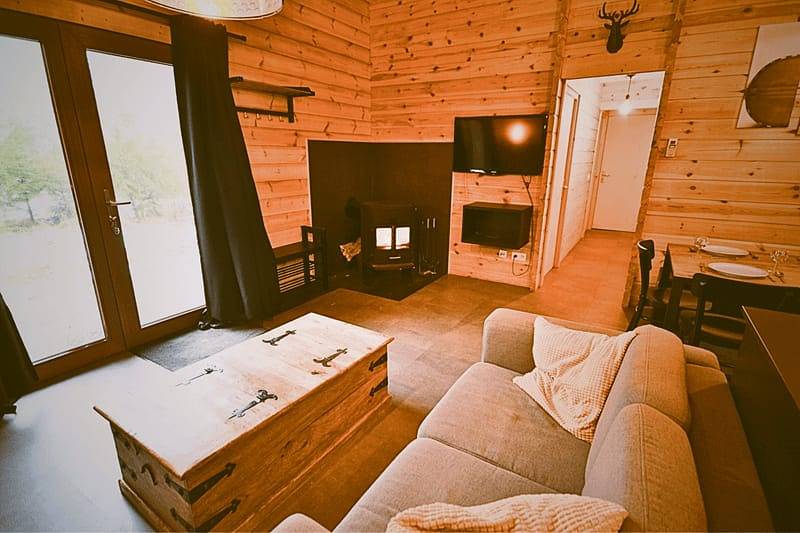 Ferienhütte für 7 Personen mit Holzofen und Klimaanlage mitten in den Wäldern der Ardennen in Viroinval, Parc Naturel Viroin Hermeton