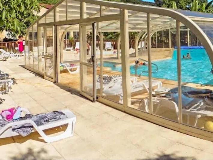 Gîte pour 5 personnes, avec piscine à Castels