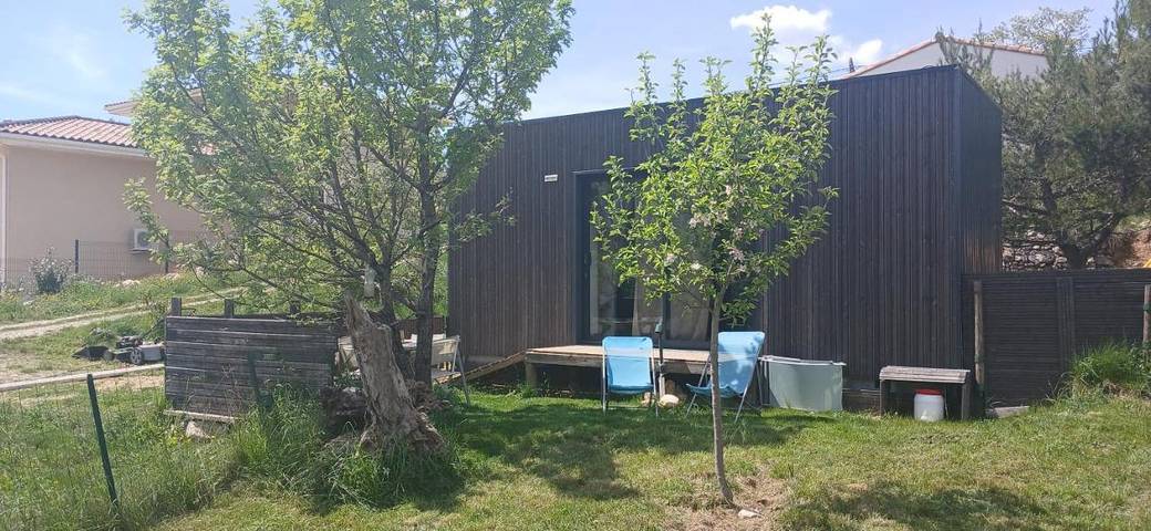 Appartement de vacances pour 3 personnes, avec piscine ainsi que vue et jardin, animaux acceptés