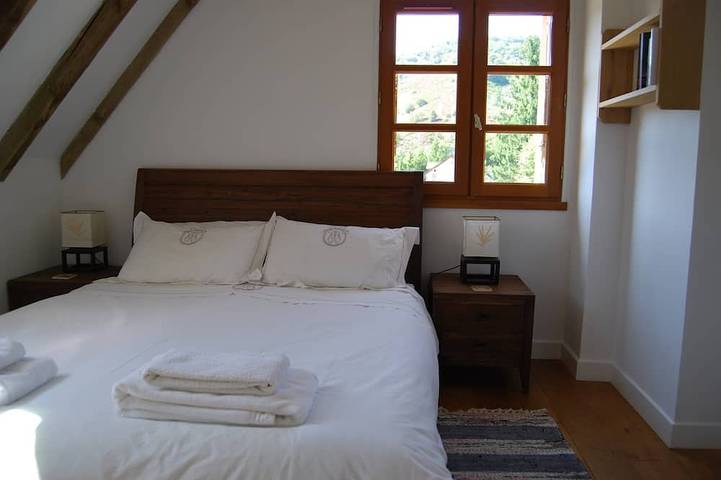 Gîte pour 6 personnes, avec terrasse et jardin dans Montsalvy - 3