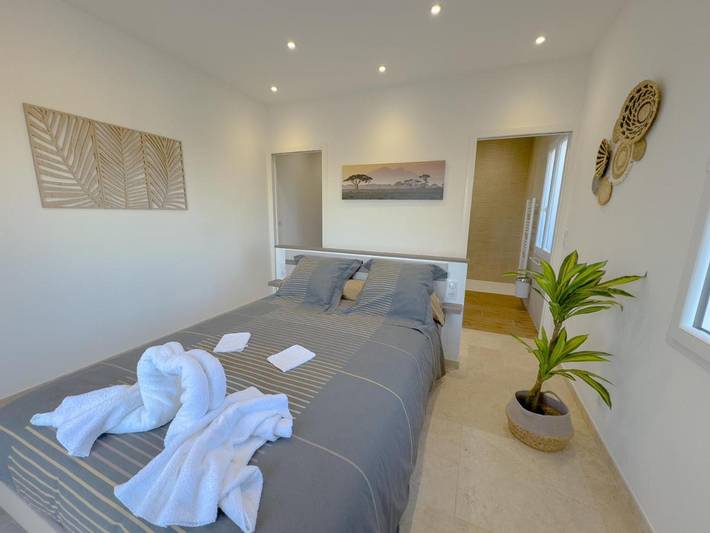 Location de vacances pour 8 personnes, avec jacuzzi ainsi que jardin et piscine à Saint-Ciers-du-Taillon - 4