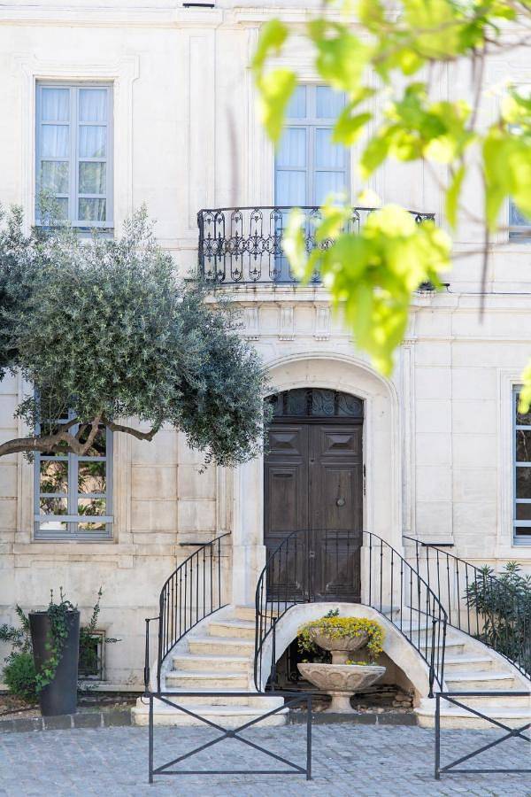 Hôtel pour 2 personnes, avec terrasse et piscine, animaux acceptés dans Office De Tourisme D Arles Camargue - 4