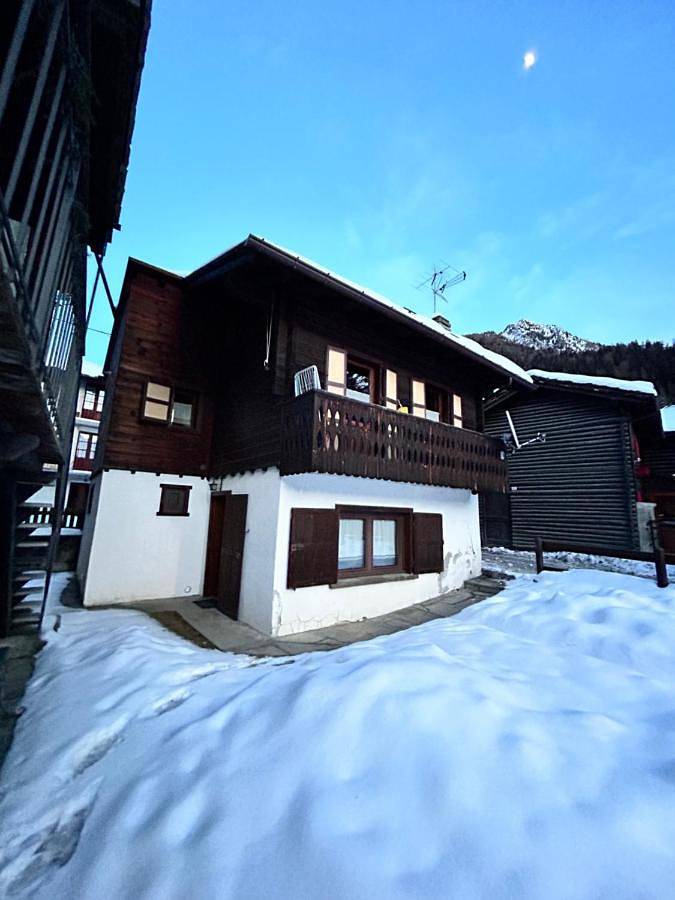 Gîte pour 5 personnes, avec vue ainsi que terrasse et jardin, animaux acceptés à Champoluc - 2
