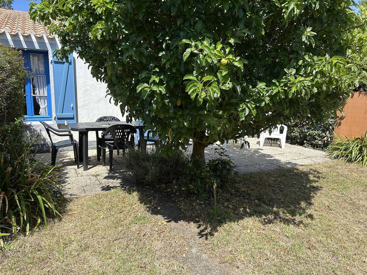 Cozy 2-Br House Near Beach with Garden, Bbq, and Terraces - Sleeps 4 in Noirmoutier-en-l'Île, Noirmoutier