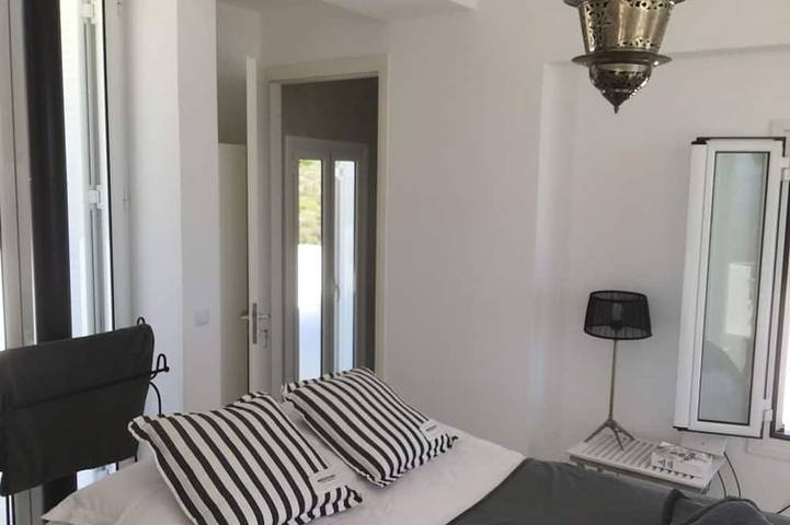 Öko-Villa in den Bergen mit privatem Pool und herrlichem Blick auf das Meer in Messenien