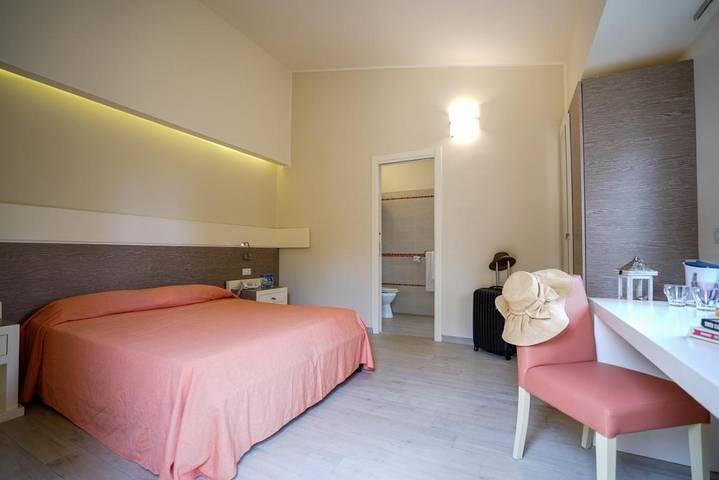 Resort per 5 persone, con Balcone e Terrazza nonché Giardino e Piscina in Capo Vaticano