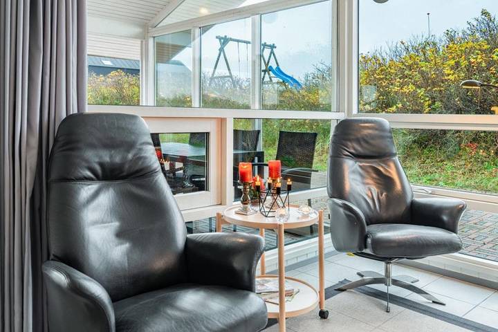 Strandnahes Ferienhaus mit Sauna, Whirlpool und Dünenblick – Hjelmevej 52 in Henne, Varde