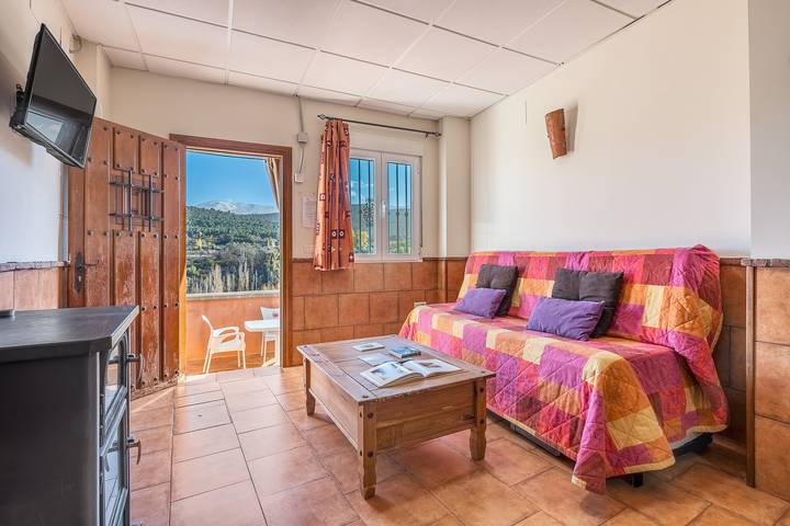 Apartamento entero, Apartamento 'Barranco' con vistas a la montaña, terraza compartida y Wi-Fi in Jérez del Marquesado, Geoparque de Granada