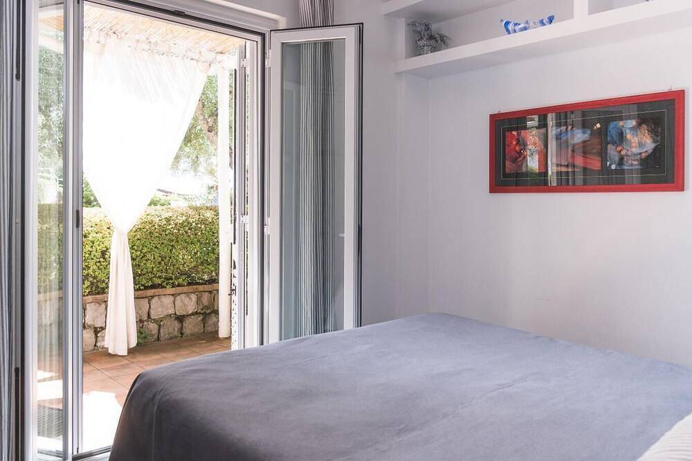 Appartement entier, Posidonia Apartment with sea view and panoramic pool in Vibonati, Cilento