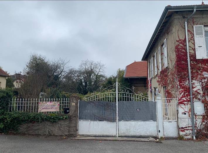 Chambre d’hôte pour 3 personnes, avec jardin et vue ainsi que piscine et terrasse dans l' Isère - 4