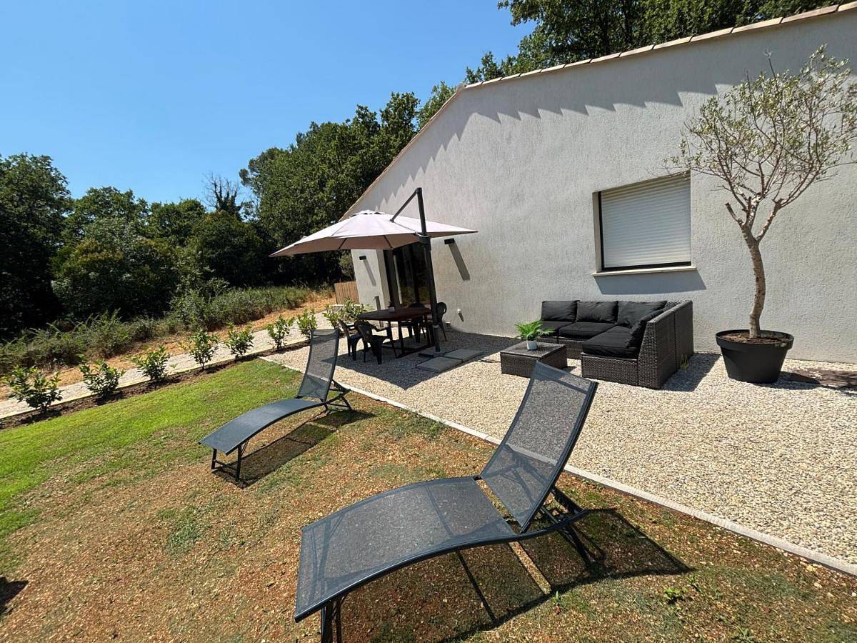 Appartement entier, One-Bedroom Apartment with Garden in Mouans-Sartoux, Côte méditerranéenne (France)