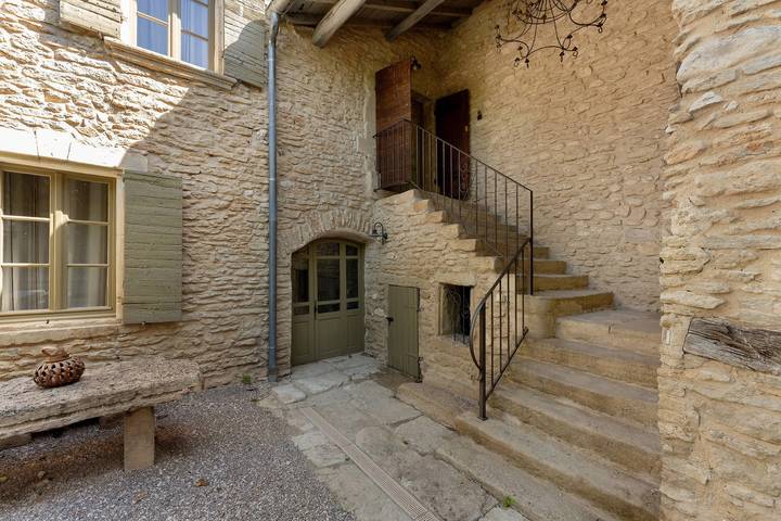 Apartamento entero, Apartamento Olivier con piscina, vistas a la montaña, Wi-Fi y aire acondicionado in Cabrières-d'Avignon, Parque natural regional del Luberon