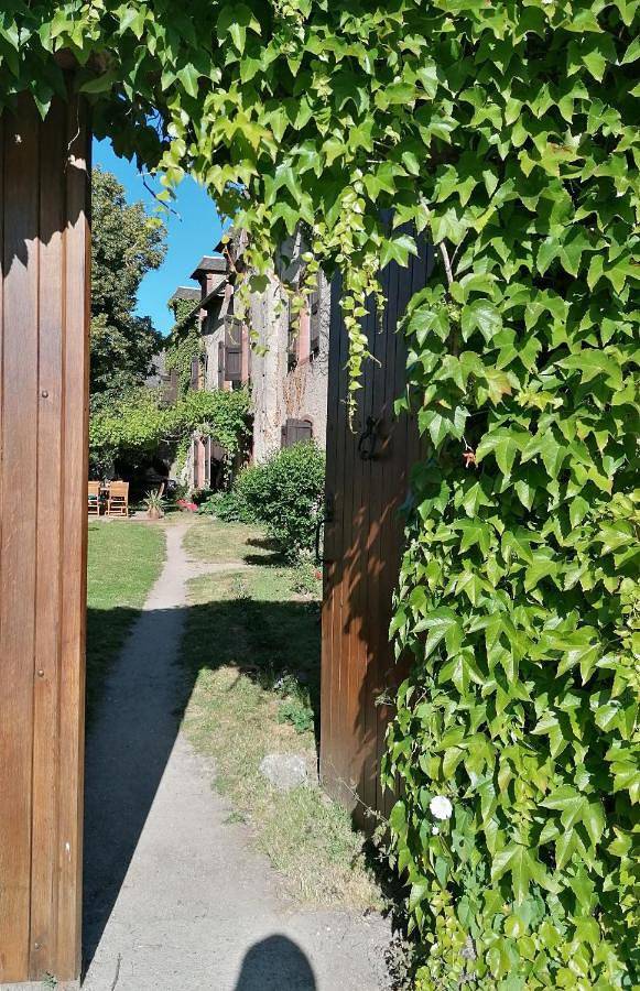 Location de vacances pour 3 personnes, avec Terrasse ainsi que Jardin et Vue à Campuac