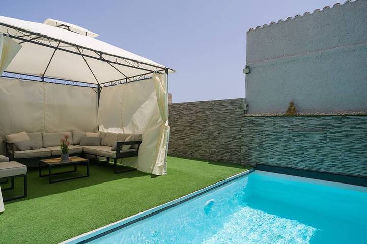 Chalet voor 7 personen, met tuin en terras in Telde