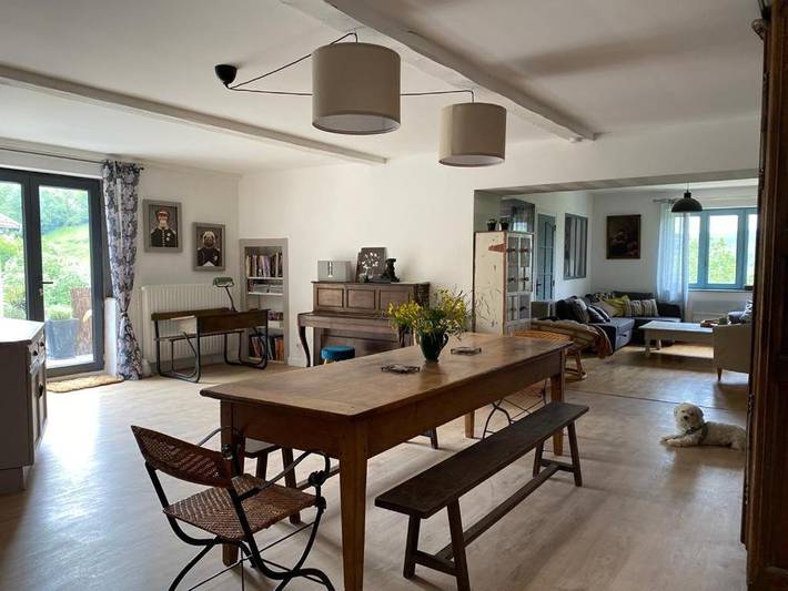 Location de vacances pour 12 personnes, avec Balcon et Terrasse ainsi que Jardin et Bassin pour enfant à Courzieu