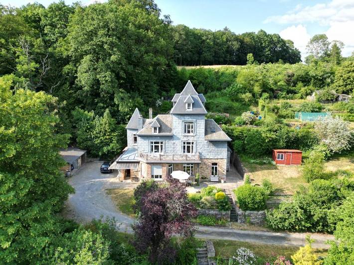 Chambre d’hôte pour 3 personnes, avec Balcon et Terrasse ainsi que Jardin et Vue à Saint-Hubert