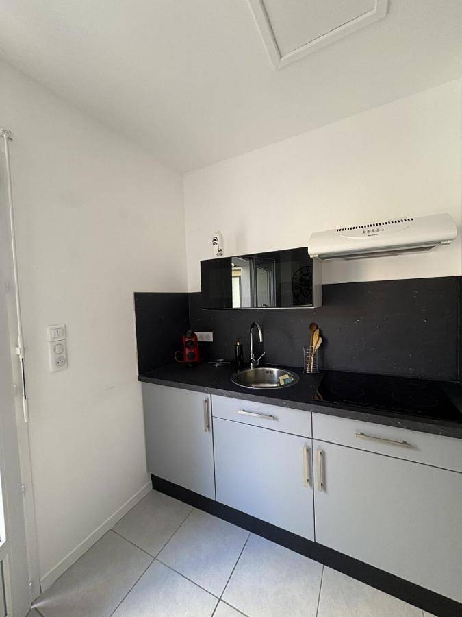 Appartement entier, One-Bedroom Apartment in Le Crès, Côte méditerranéenne (France)