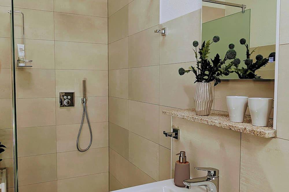 Entire apartment, Unsere Neuerbaute Ferienwohnung \"orangerie\" Befindet Sich Direkt am Schloßpark in Gotha, Gotha region