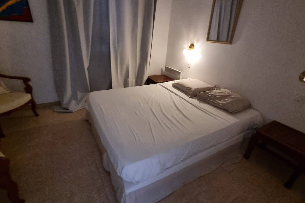 Villa mit Pool in einer sicheren Domäne 100 Schritte vom Meer entfernt in l'Escalet, Ramatuelle