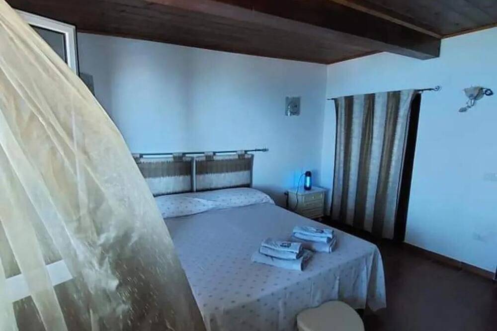 Entire apartment, The Valley of the Cherries is a farmhouse that overlooks the sea in Paola, Tyrrhenian Coast Kalabria