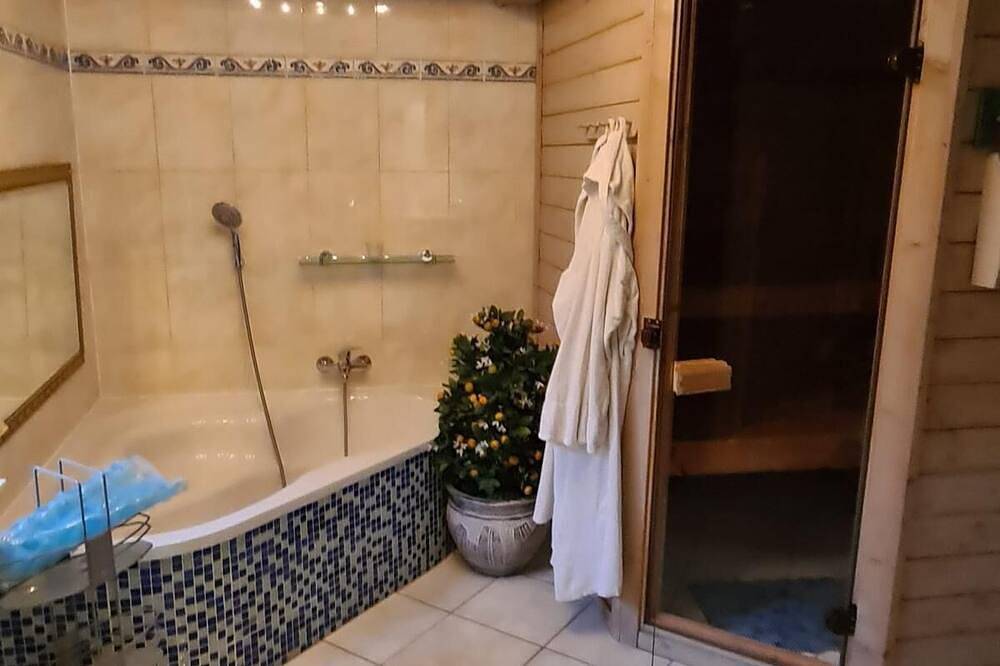 Romantisches Reetdachhaus mit Sauna in der Nähe von Friedrichstadt in Lehe, Halbinsel Eiderstedt