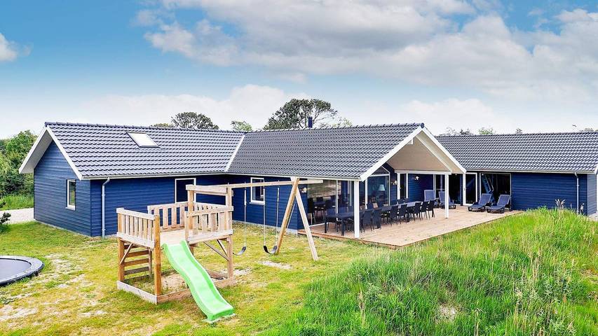 Ferienhaus für 23 Personen, mit Pool und Whirlpool sowie Terrasse und Sauna in Bratten