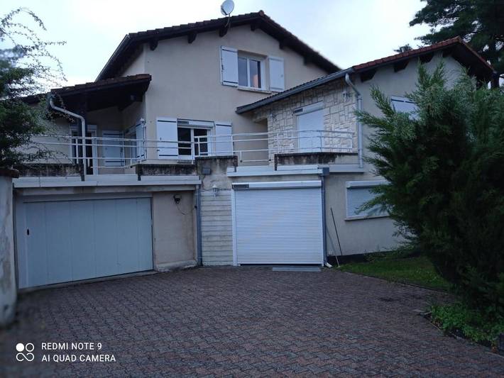 Gîte pour 5 personnes, avec jardin ainsi que vue et piscine à Augerolles - 3