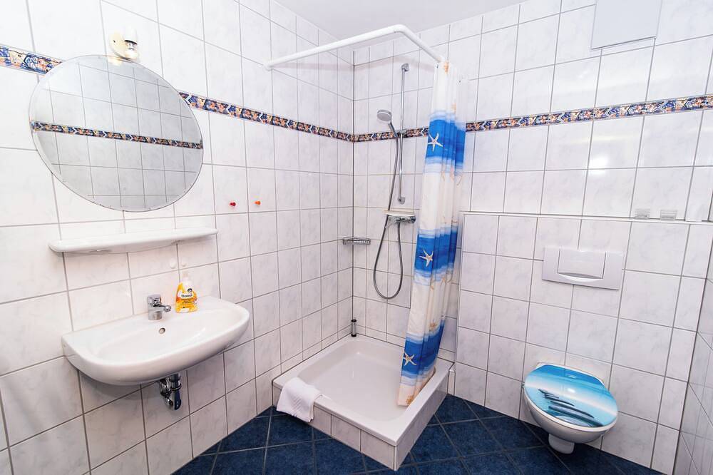 Ganze Wohnung, Schöne Ferienwohnung (70qm) mit Balkon und Blick auf den Brombachsee in Spalt, Fränkisches Seenland