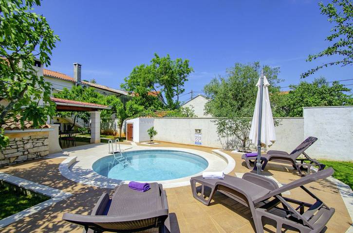 Villa für 5 Personen, mit Pool und Garten - 1