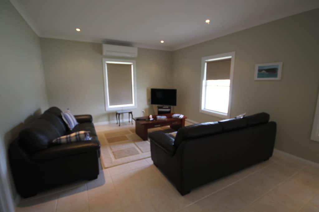 Rosies Cottage -2 Williams Ave Robe, Sa in Robe, South Australia