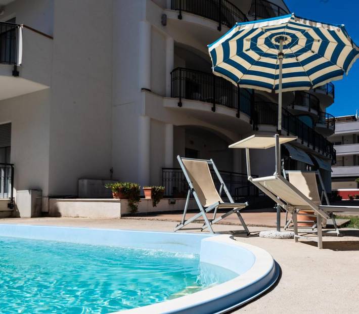 Location de vacances pour 4 personnes, avec jardin et bassin pour enfant ainsi que piscine et vue, animaux acceptés à Roseto degli Abruzzi - 2