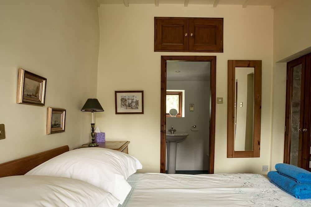 5* Detached Stone Cottage with a Private Indoor Pool (Not Shared) in Thorpe (Derbyshire), Derbyshire