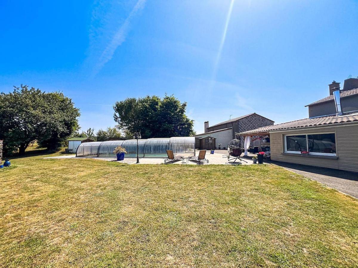 Grande maison en campagne avec piscine chauffée et découvrable in Chaudron-en-Mauges, Montrevault-sur-Èvre