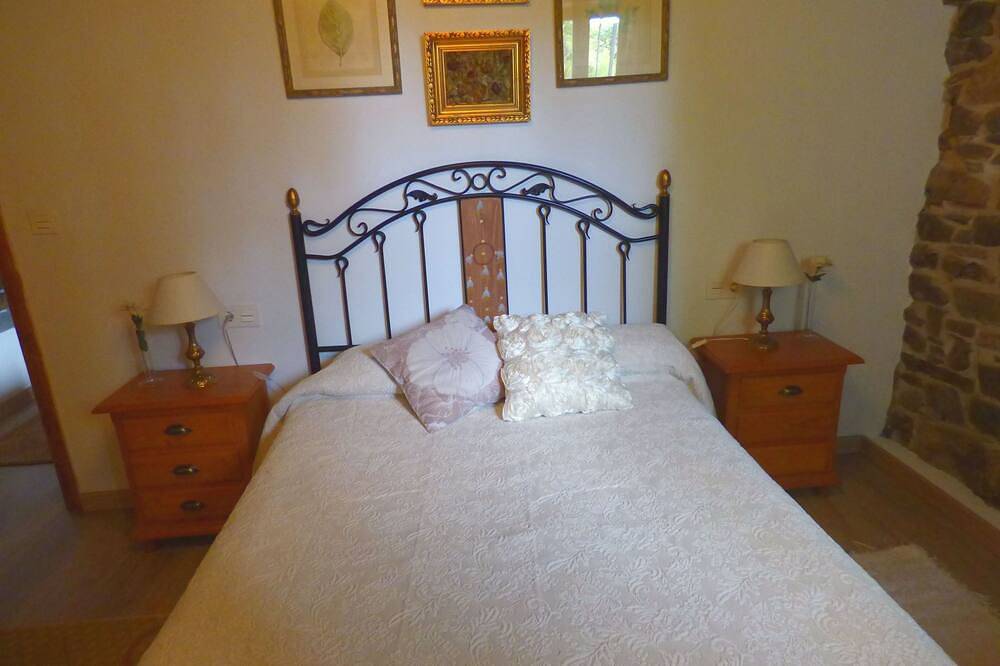 Entire apartment, Cozy apartment with rural charm at La Viliella in Cangas del Narcea, Naturpark Fuentes del Narcea, Degaña e Ibias