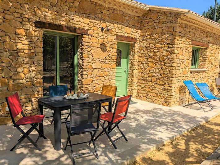 Location de vacances pour 4 personnes, avec vue ainsi que terrasse et jardin, animaux acceptés à Saint-Maurice-sur-Eygues
