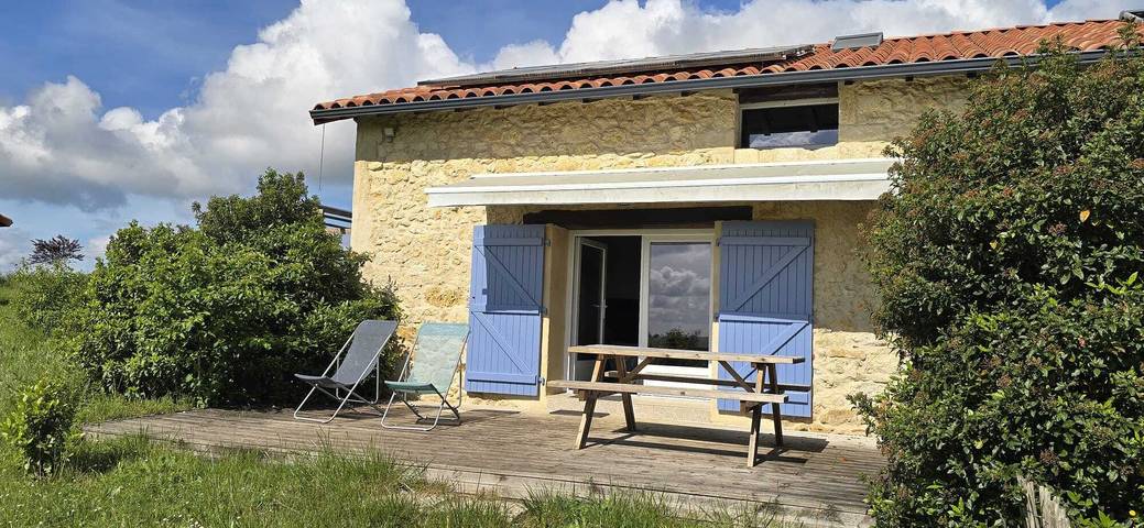 Gîte pour 5 personnes, avec terrasse ainsi que jardin et piscine dans le Gers