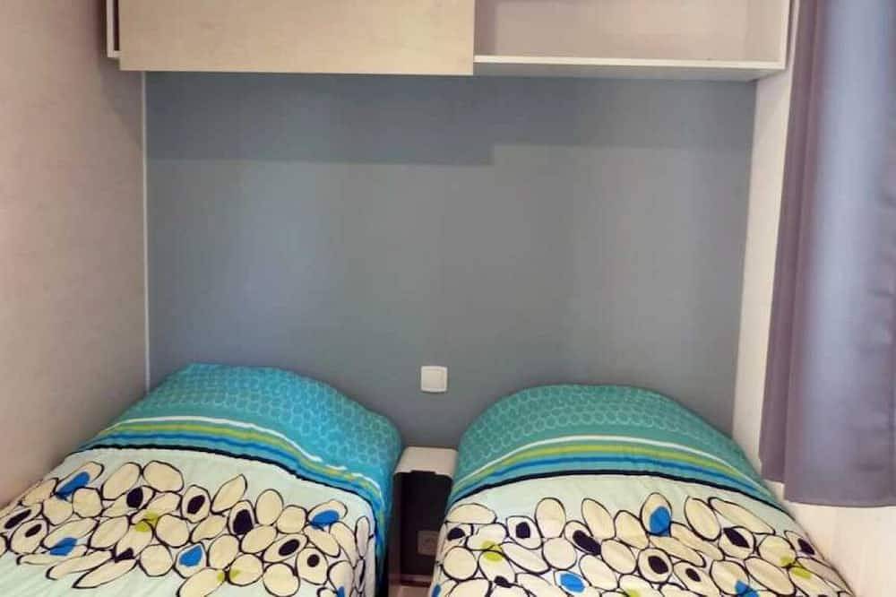 Zecamping 4 étoiles locatif Tv clim 22m2 in La Bergerie, Hyeres