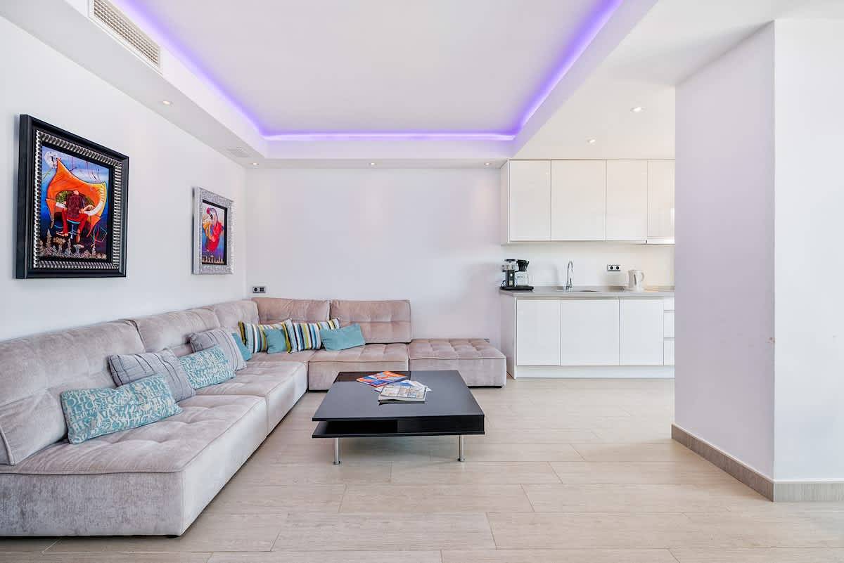 Geheel appartement, Amazing First Line Beach by Costarentals in Playa Cabopino, Marbella