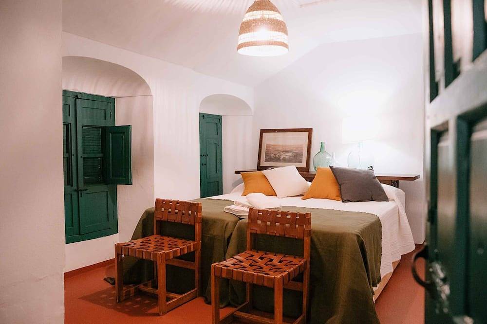 Boutique winery with private pool, Bbq and Wifi Ideal for family relaxation. in Montilla, Córdoba Province