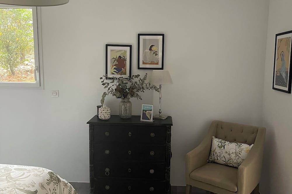 Entire apartment, Superb 1-bedroom apartment with sea views, Wifi and Ac in enchanting Èze village in Èze, Nice region