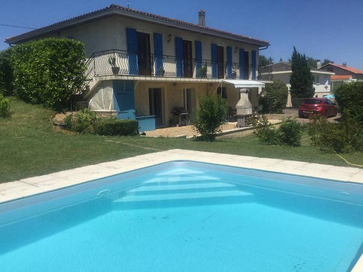 Appartement de vacances pour 4 personnes, avec piscine ainsi que terrasse et jardin, animaux acceptés