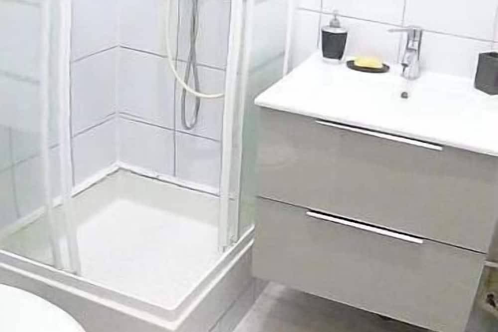 Entire apartment, Appartement Avec Patio à en Plein Centre Ville in Clichy, Hauts-de-Seine