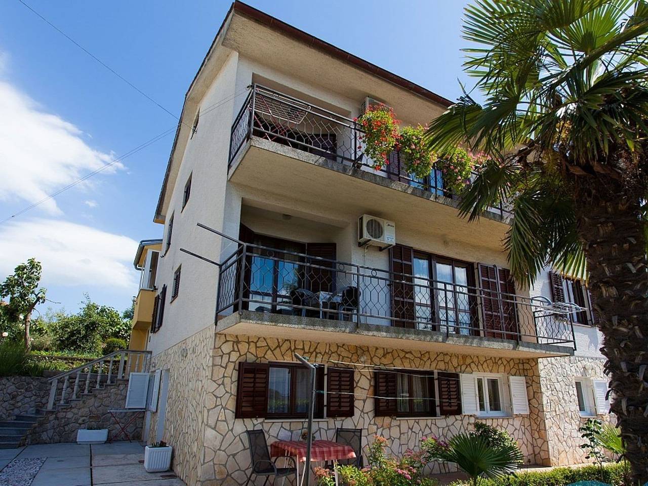 Ganze Wohnung, Ferienwohnung für 2 Personen mit Terrasse in Malinska-Dubašnica, Krk