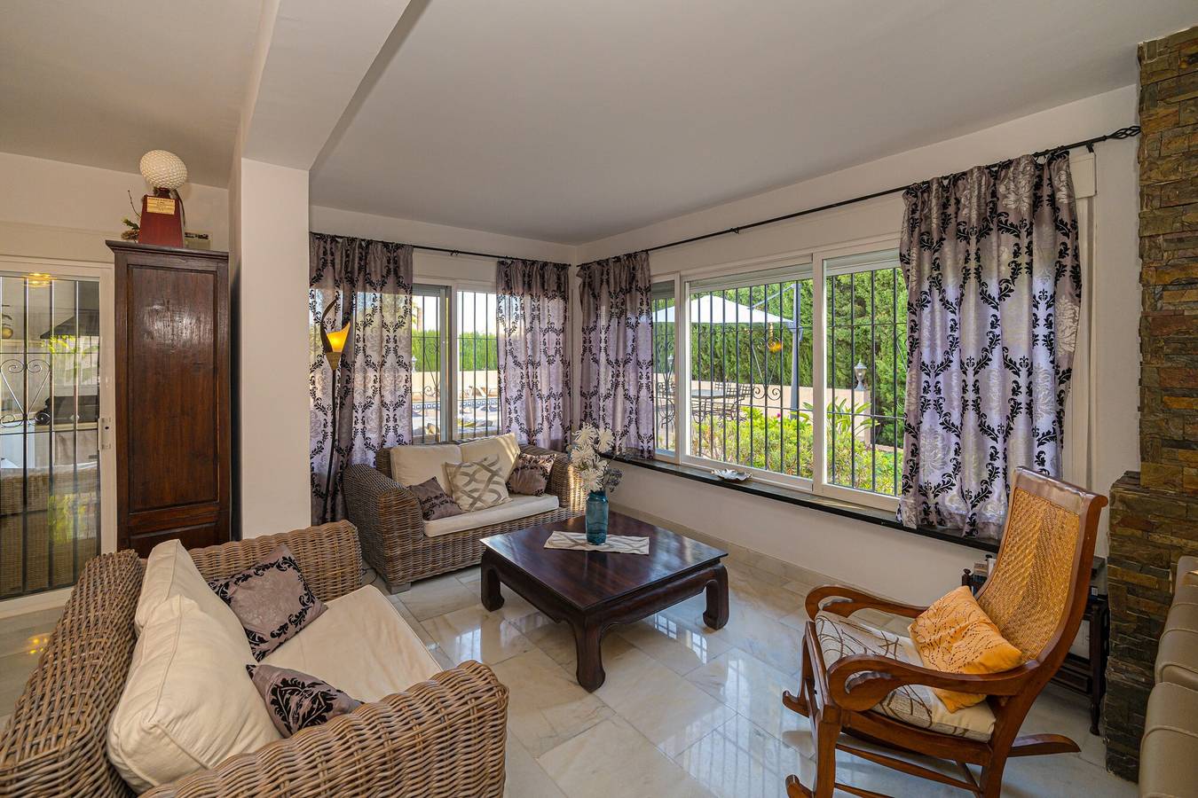 Villa Santana con vistas a la montaña, piscina privada, terrazas y Wi-Fi in L'Albir, Alfàs del Pi