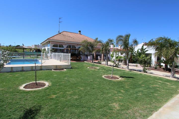 Villa for 10 people, with garden and terrace as well as view, with pets - 1